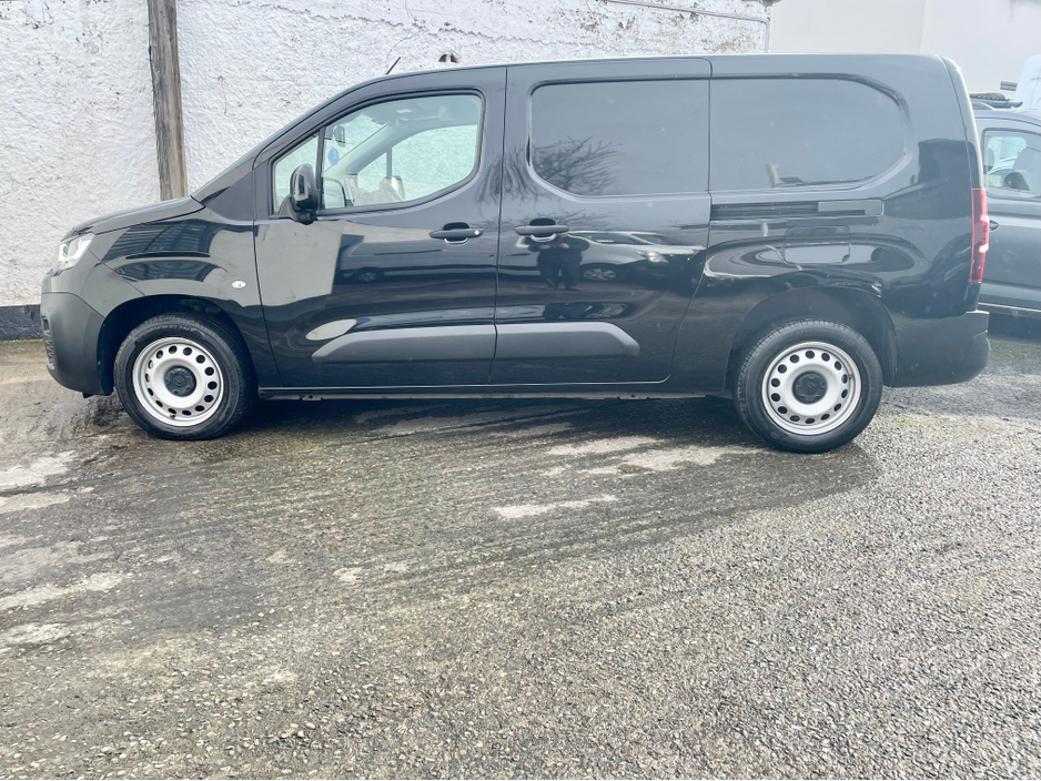 2023 Citroen Berlingo - image 30