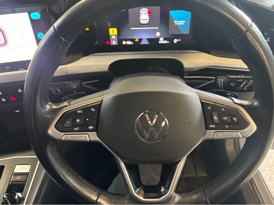 2023 Volkswagen Golf - image 11