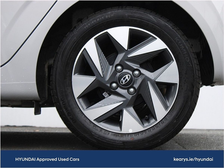 2024 Hyundai i10 - image 8