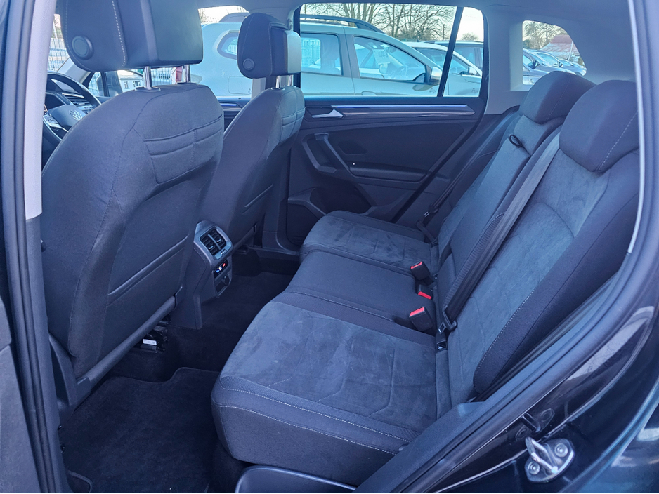 2023 Volkswagen Tiguan - image 20