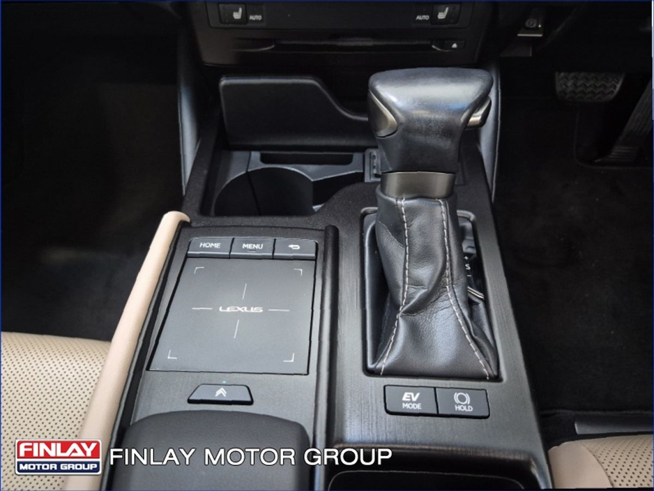 2019 Lexus ES 300 H - image 29