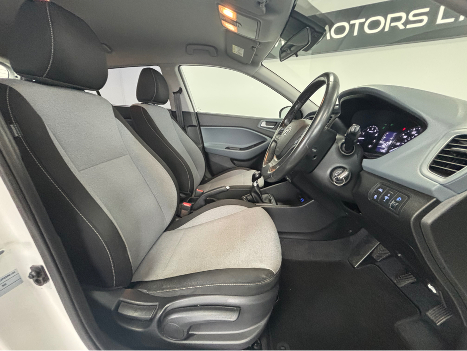 2016 Hyundai i20 - image 14