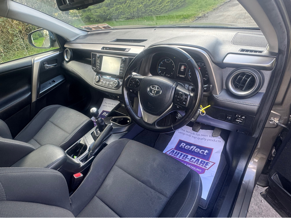 2016 Toyota Rav4 - image 7