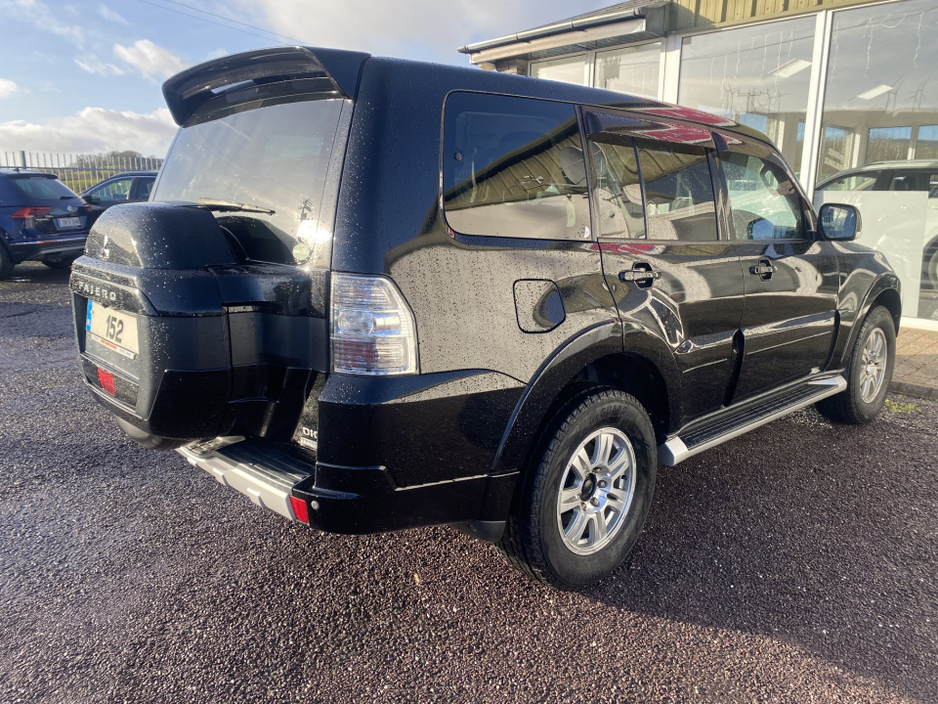 2015 Mitsubishi Pajero - image 6