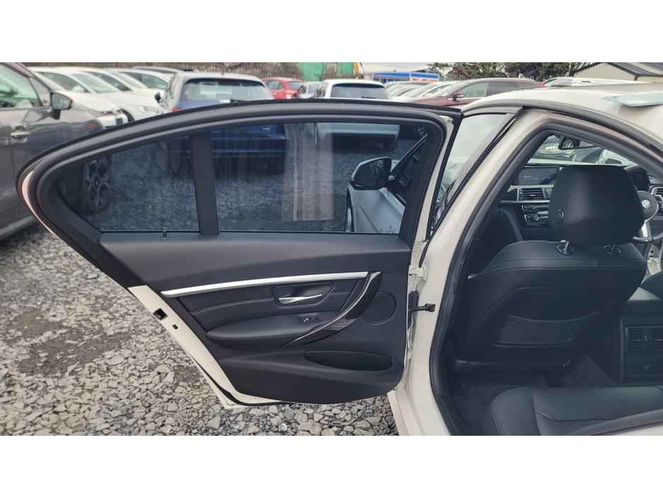 2016 BMW 3 Series - image 13