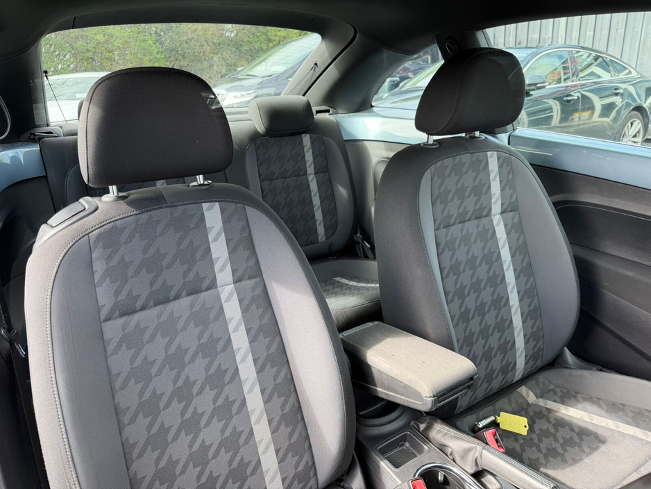 2017 Volkswagen Beetle - image 14