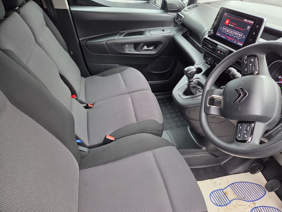 2022 Citroen Berlingo - image 11