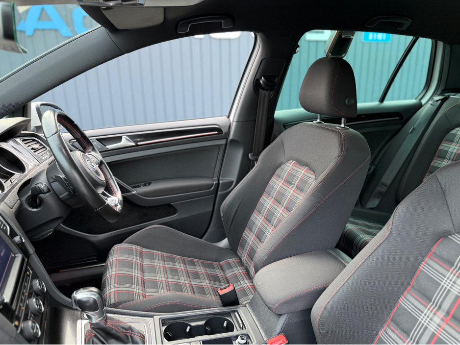 2017 Volkswagen Golf - image 45