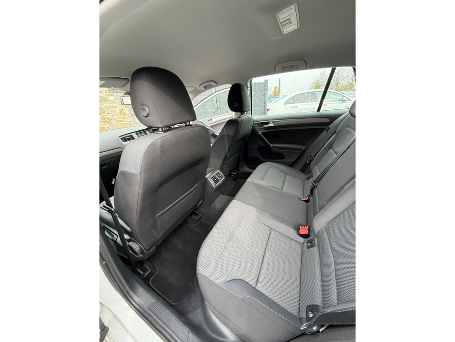 2013 Volkswagen Golf - image 16