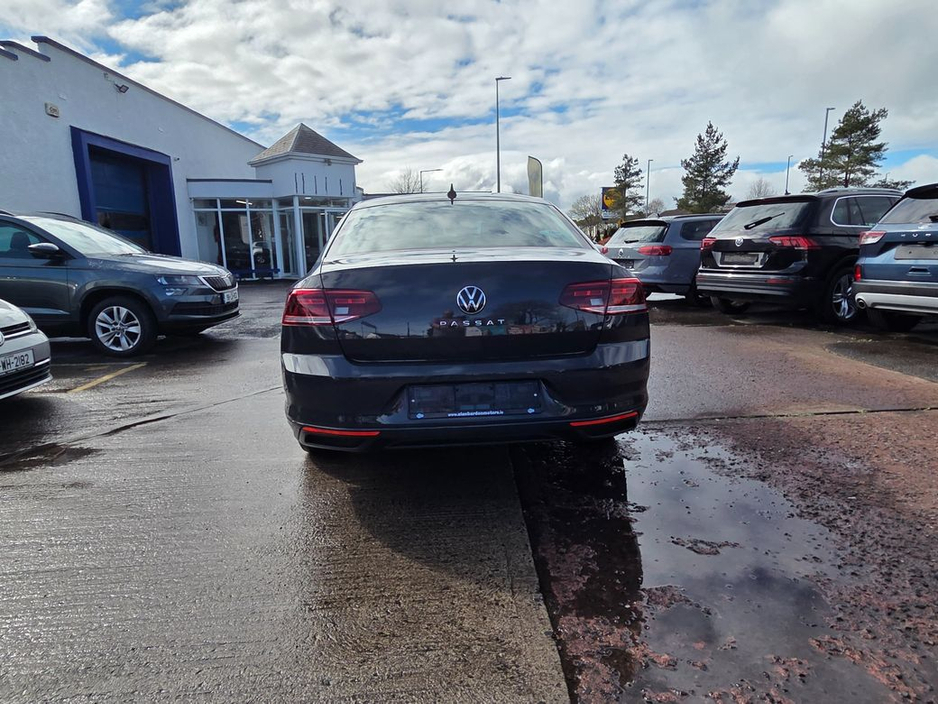 2020 Volkswagen Passat - image 6