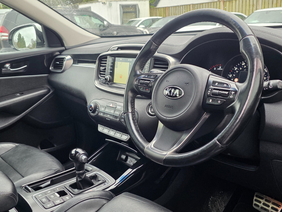 2016 Kia Sorento - image 12