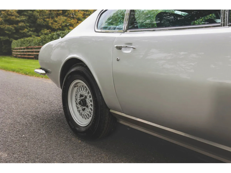 1977 Aston Martin V8 - image 4