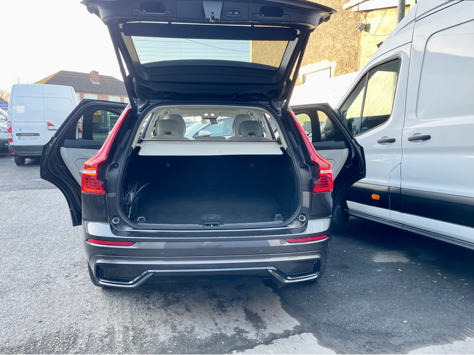 2023 Volvo XC60 - image 20