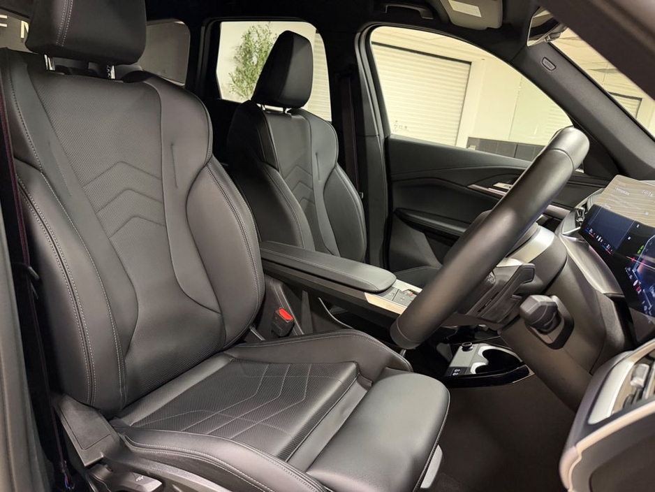 2025 BMW X1 - image 27