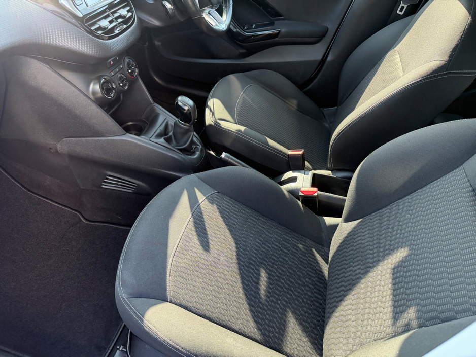 2017 Peugeot 208 - image 8