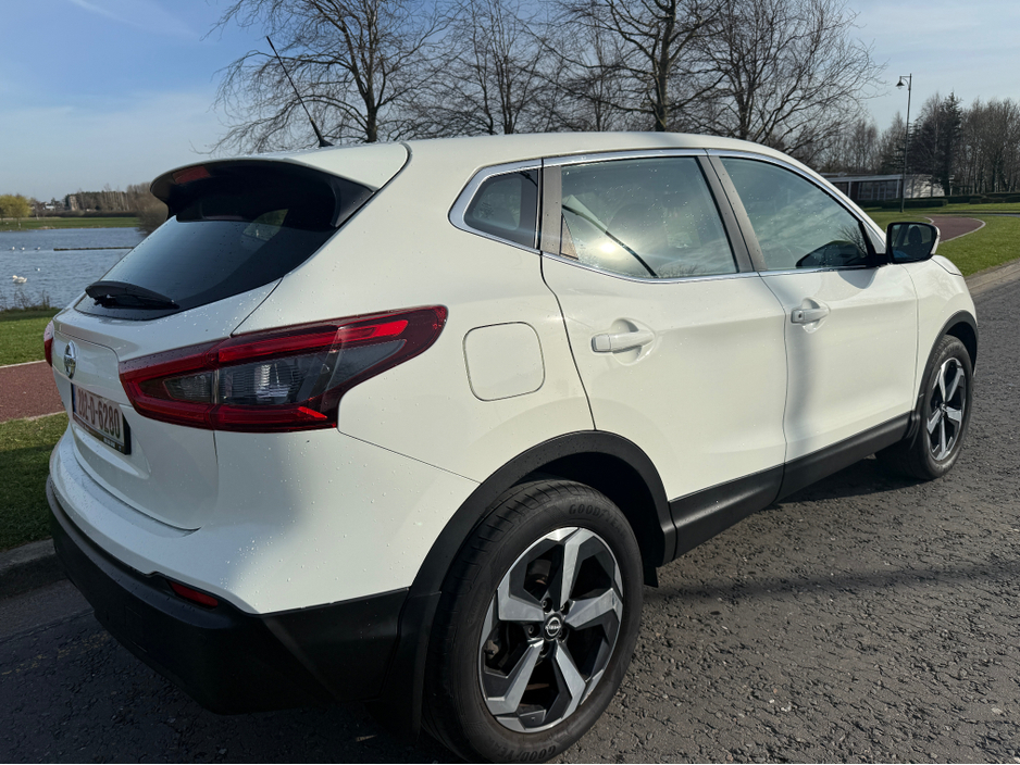 2020 Nissan Qashqai - image 8