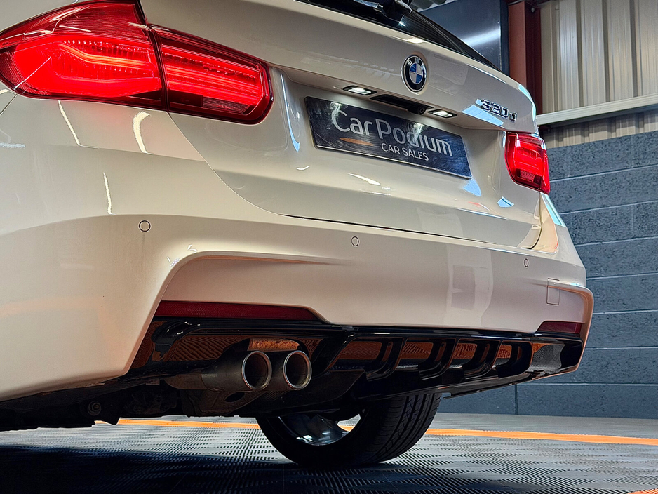 2016 BMW 3 Series - image 24