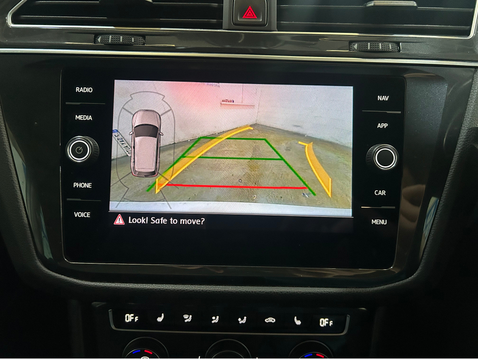 2018 Volkswagen Tiguan - image 12