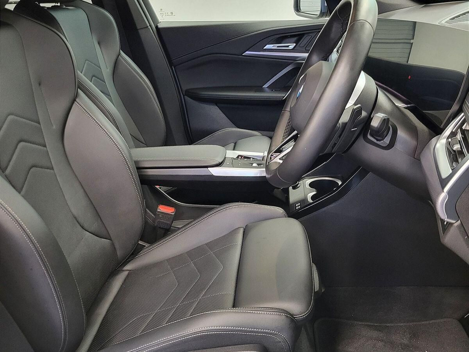 2025 BMW X1 - image 12