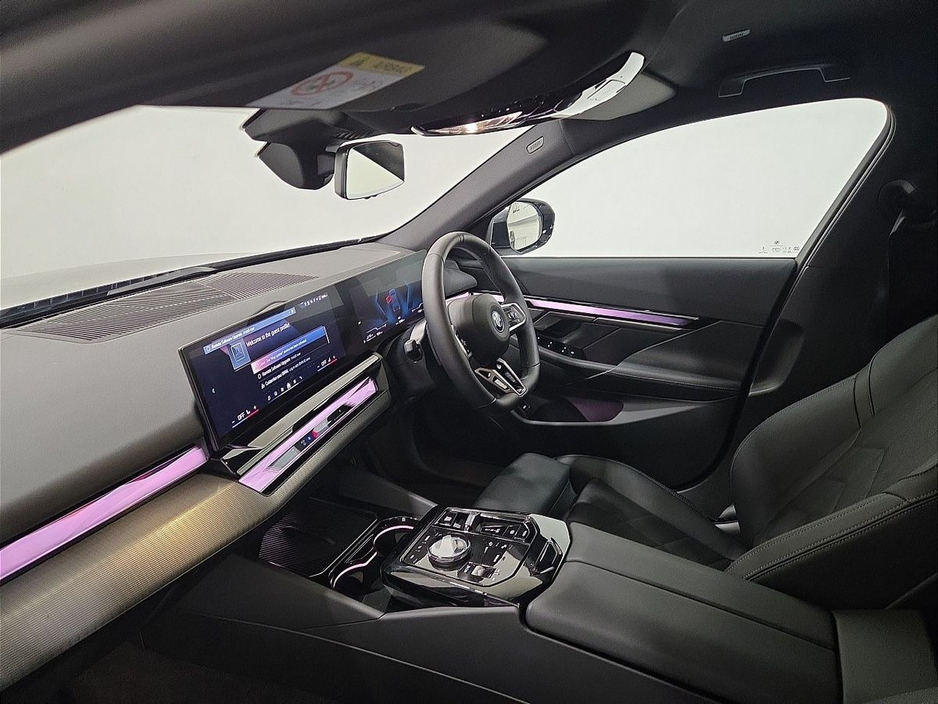 2025 BMW 5 Series - image 7