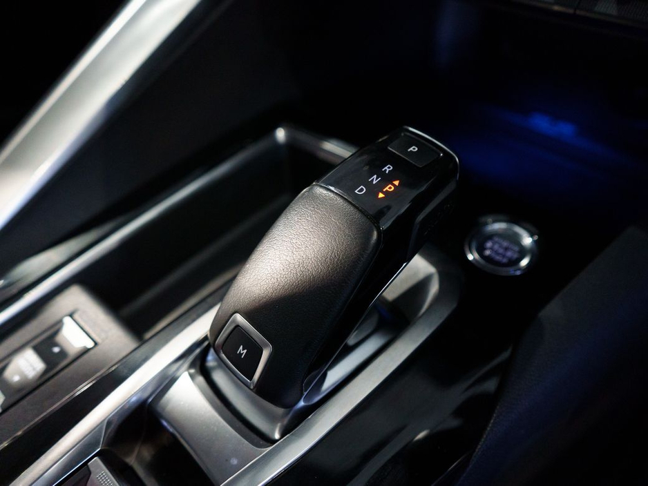 2021 Peugeot 3008 - image 16