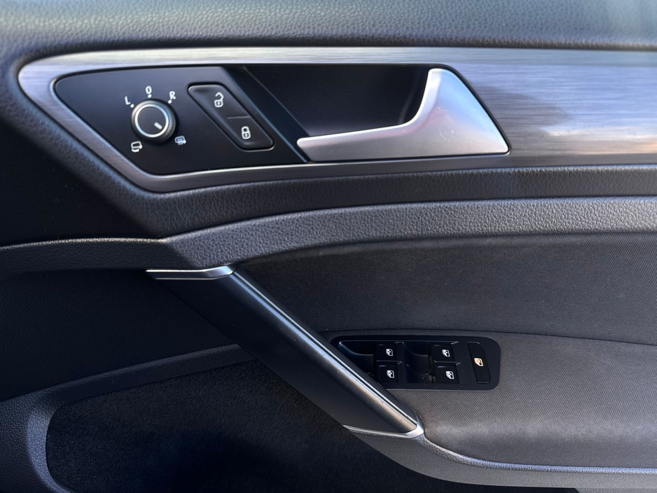 2017 Volkswagen Golf - image 27