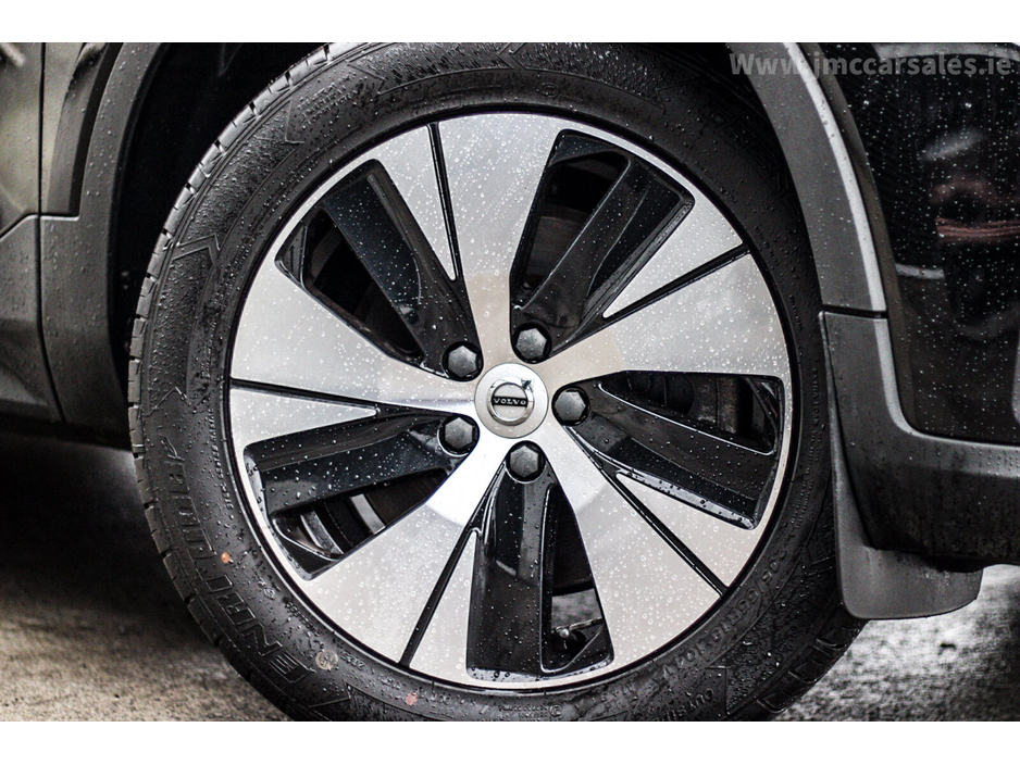 2022 Volvo XC40 T4 PHEV 211hp AT7 Plus bright €26,950