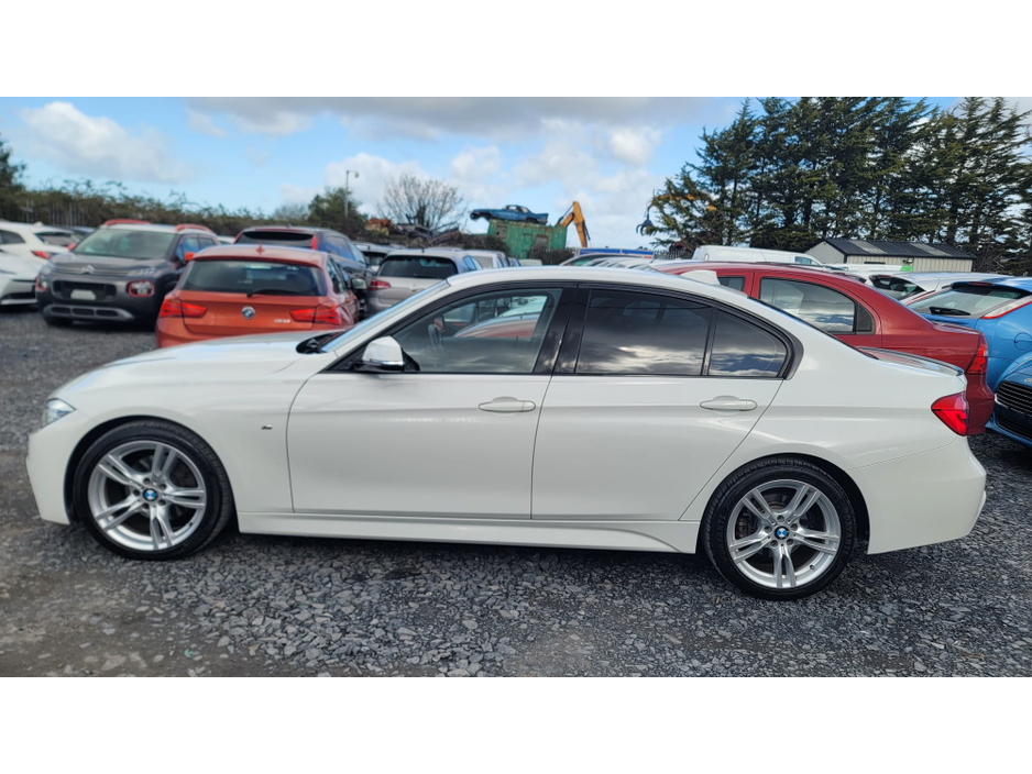 2016 BMW 3 Series - image 7