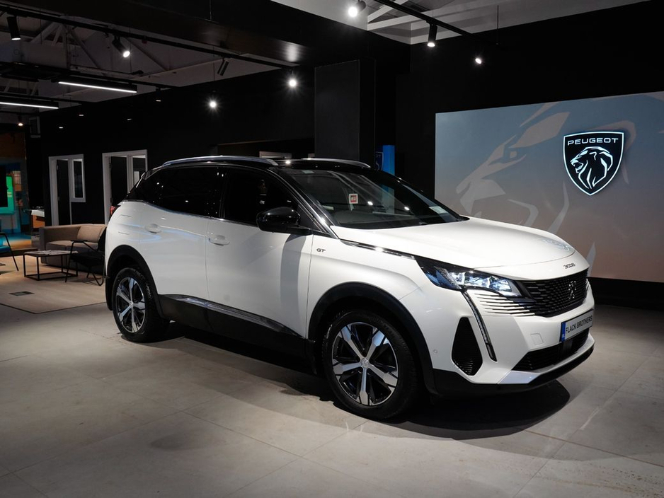 2021 Peugeot 3008 - image 2
