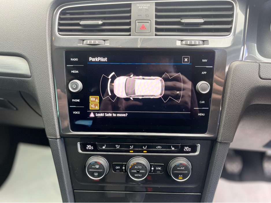 2020 Volkswagen Golf - image 12