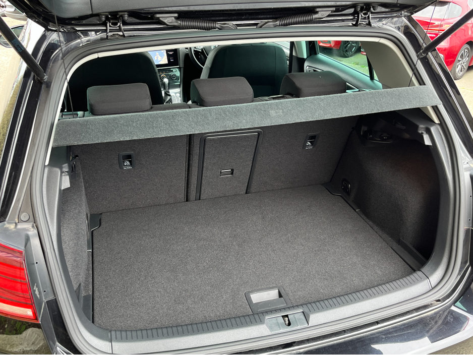 2018 Volkswagen Golf - image 8