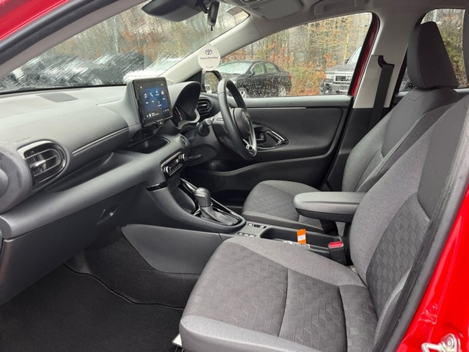 2024 Toyota Yaris YARIS HYBRID LUNA SPORT €25,950