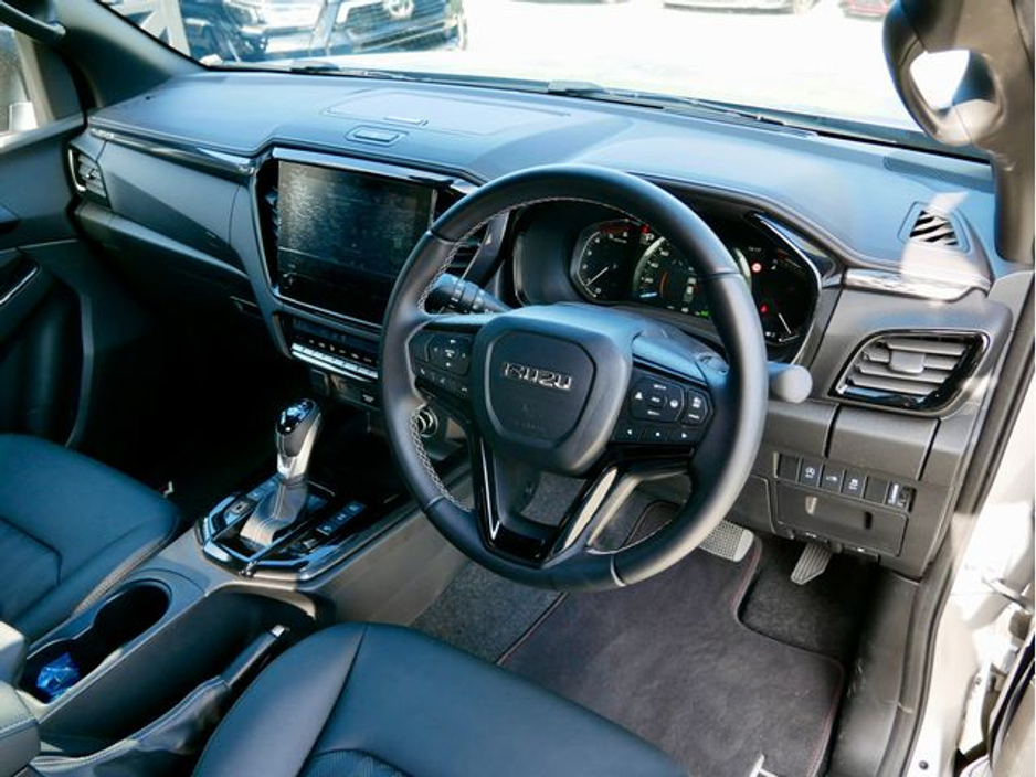 2025 Isuzu D-MAX - image 18