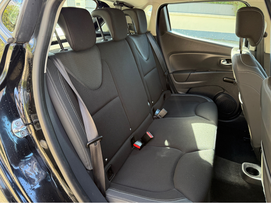 2017 Renault Clio - image 11