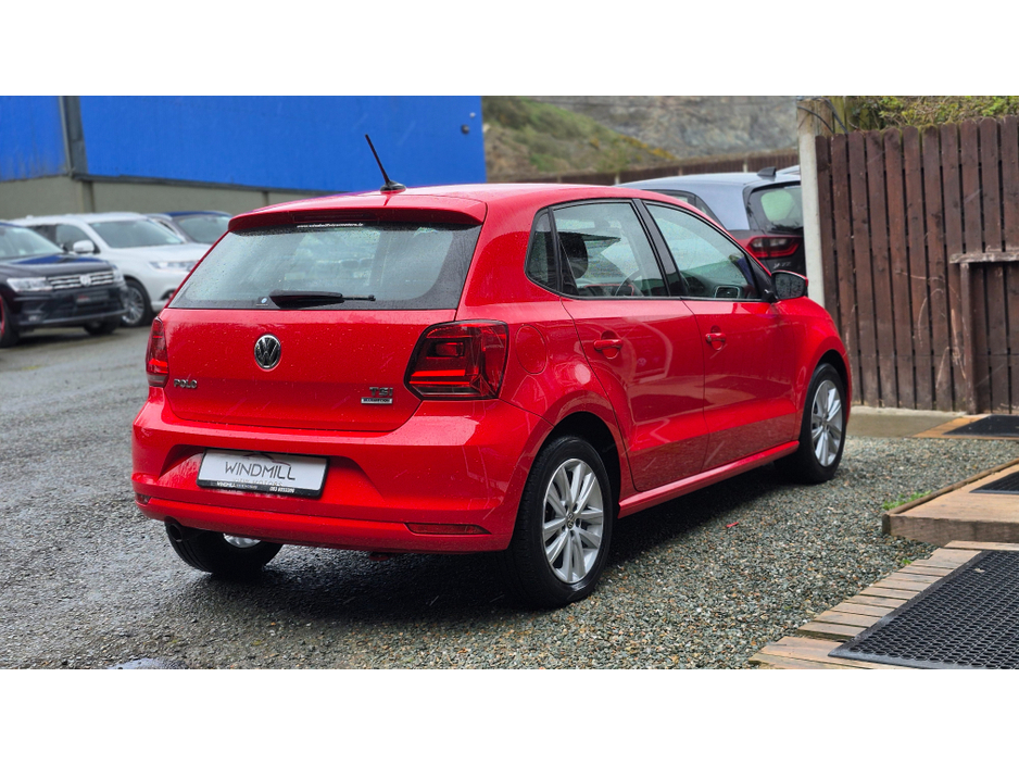 2017 Volkswagen Polo - image 8