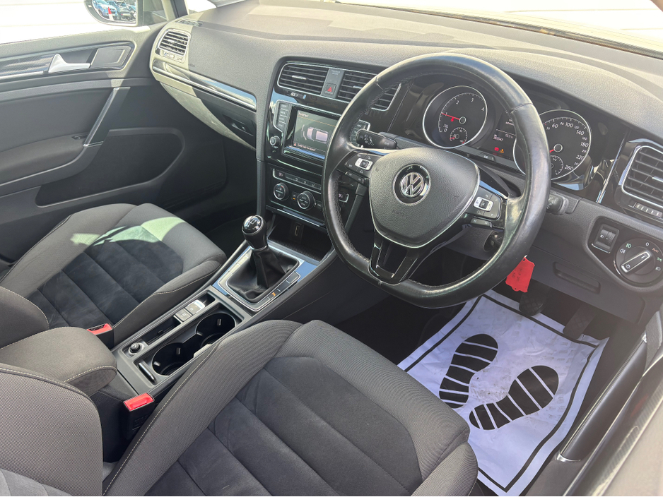 2015 Volkswagen Golf - image 8