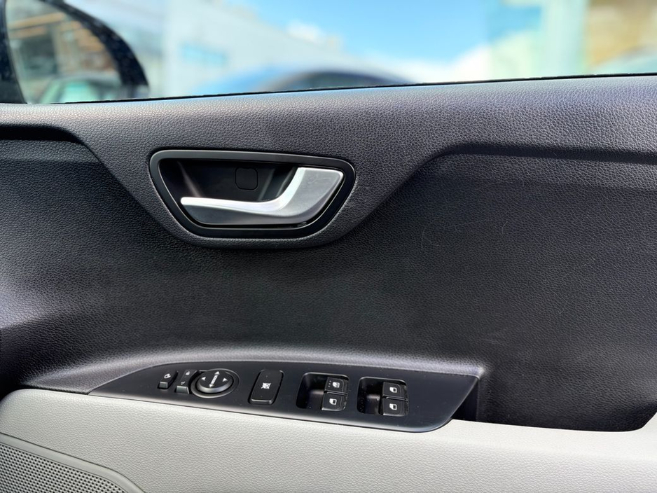 2021 Kia Stonic - image 10