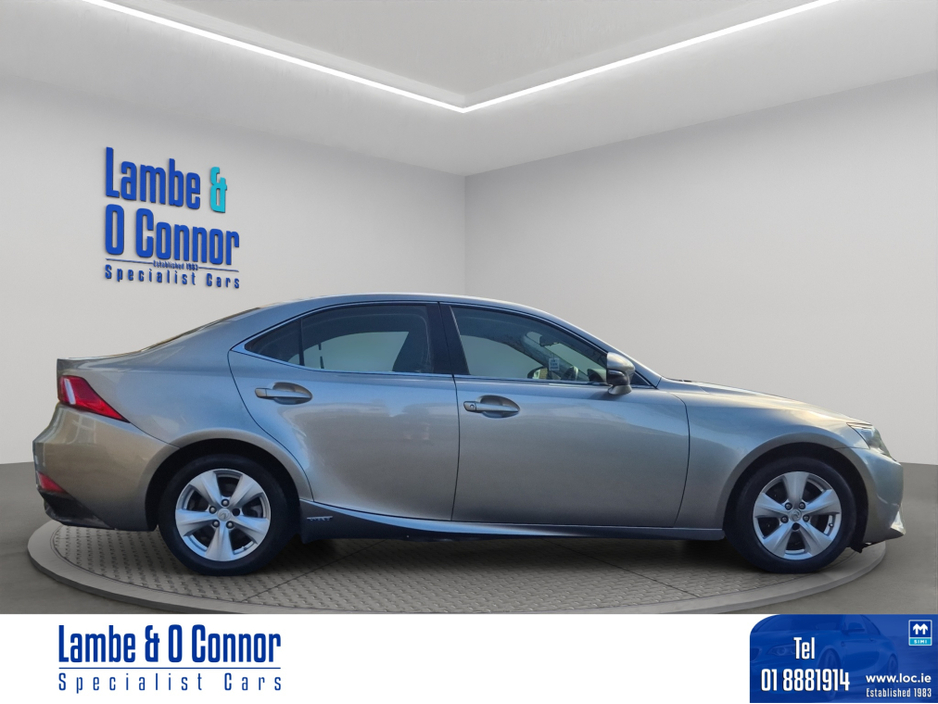 2014 Lexus IS 300 h - image 6