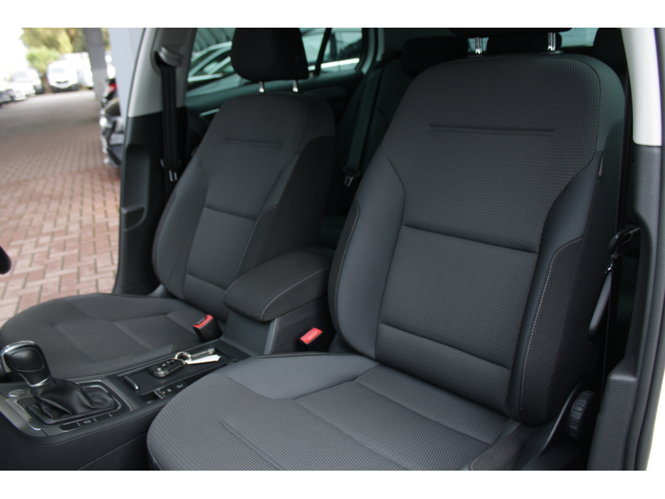 2016 Volkswagen Golf - image 21