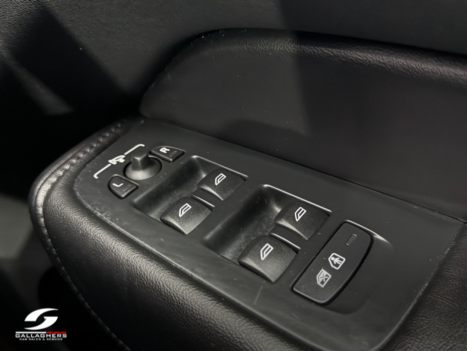 2023 Volvo XC60 - image 14