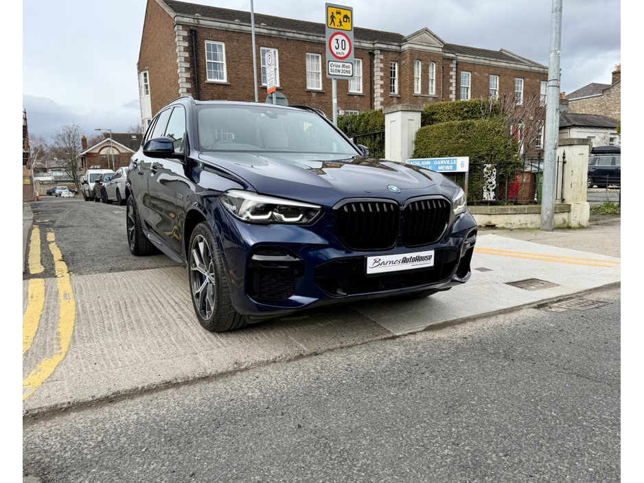 2022 BMW X5 - image 5