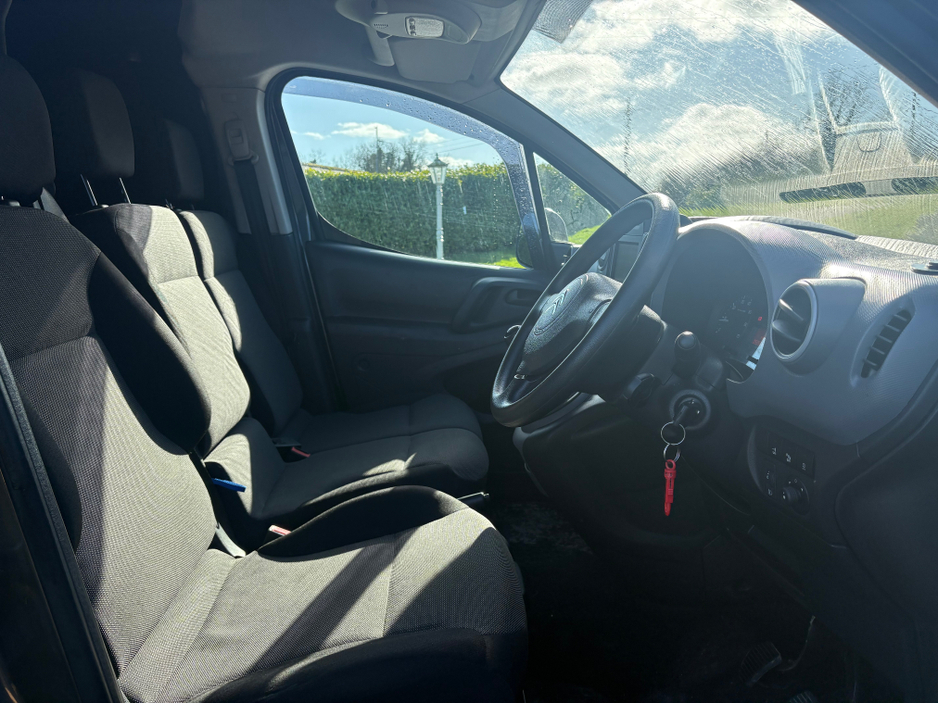 2018 Citroen Berlingo - image 12