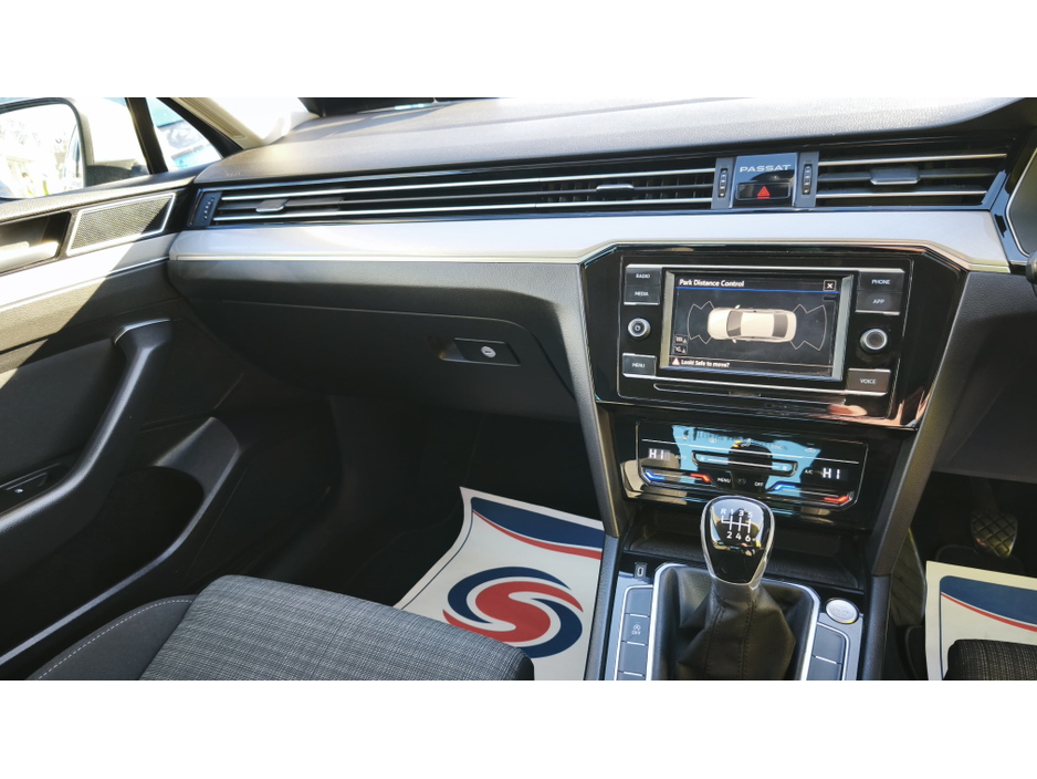 2022 Volkswagen Passat - image 21