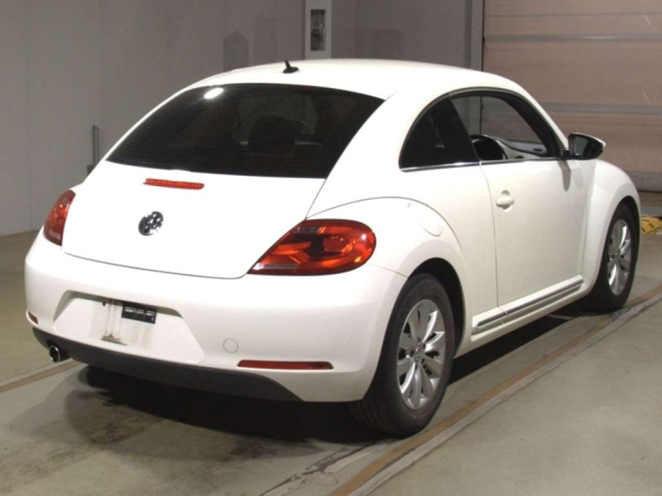 2013 Volkswagen Beetle - image 2