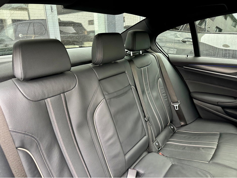 2023 BMW 5 Series - image 12