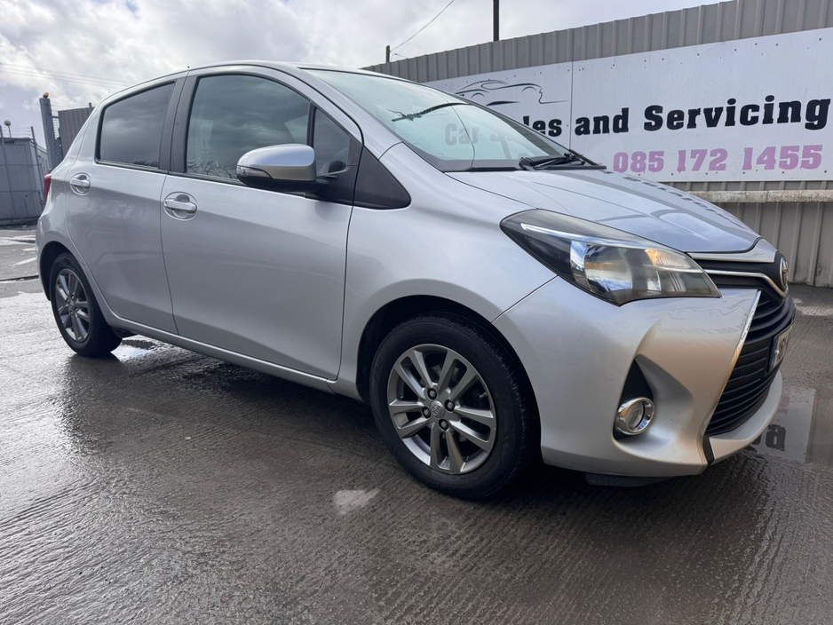 2016 Toyota Yaris - image 3