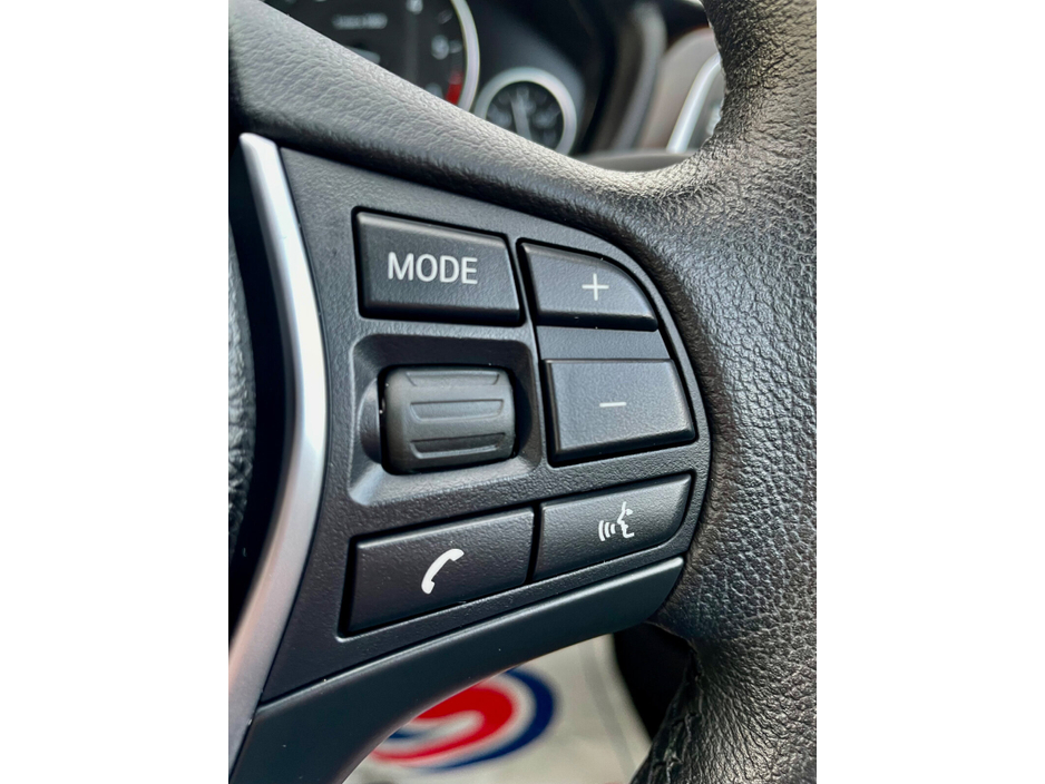 2017 BMW 3 Series - image 24