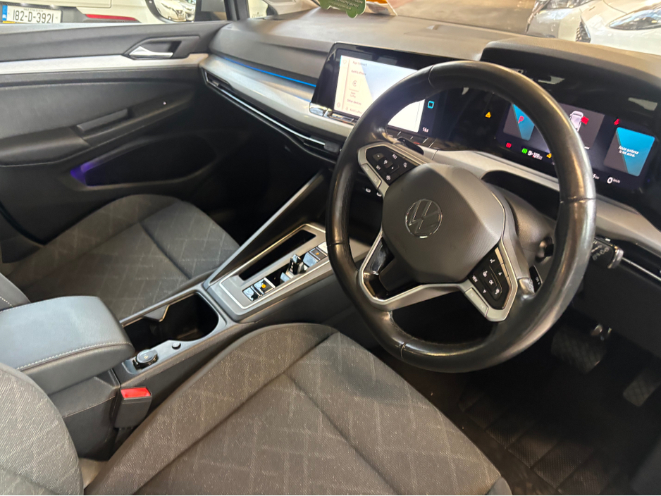 2023 Volkswagen Golf - image 4