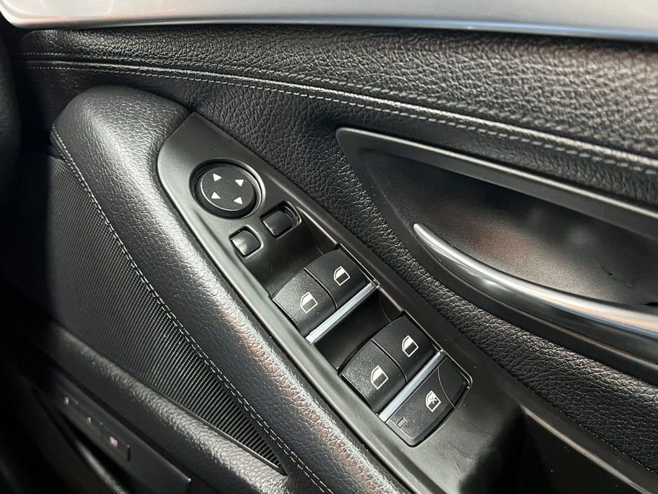 2016 BMW 5 Series - image 36