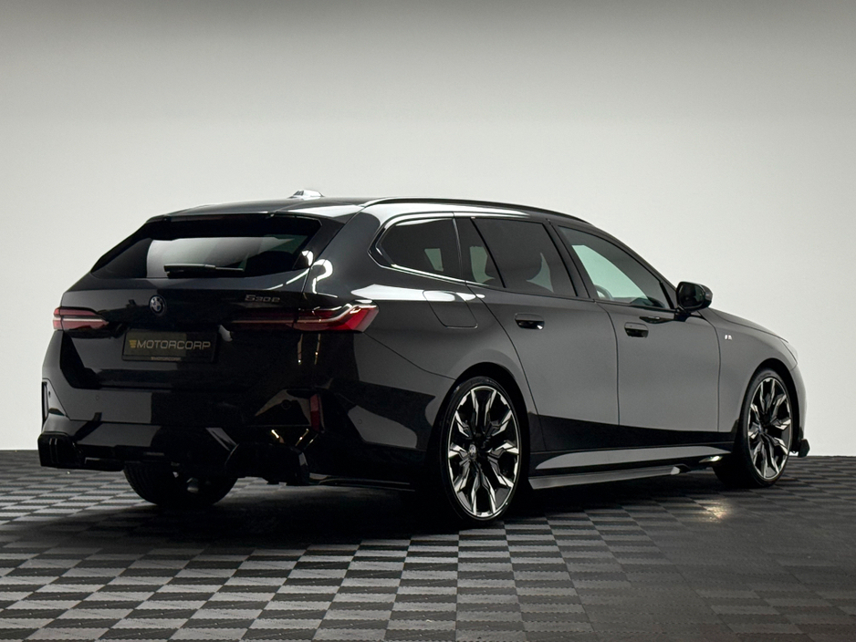 2025 BMW 5 Series - image 7